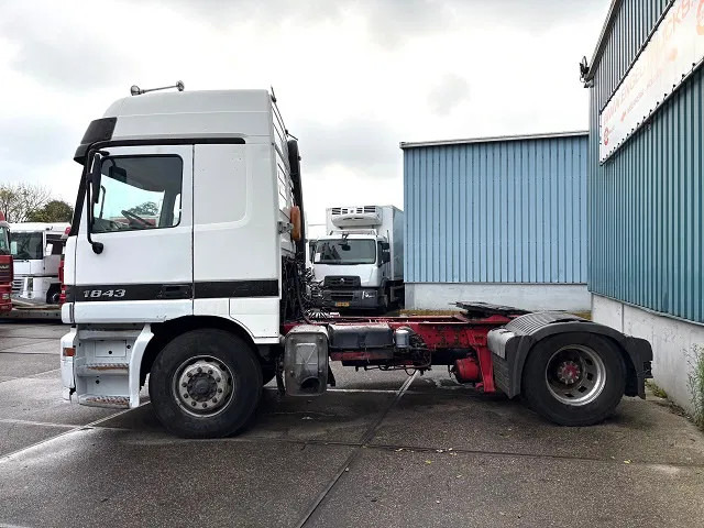 Mercedes-Benz Actros 1843 LS (MP1) (EPS WITH CLUTCH (3 PEDALS) / AIRCONDITIONING / SUNVISOR / ETC.) - Tegljač: slika Mercedes-Benz Actros 1843 LS (MP1) (EPS WITH CLUTCH (3 PEDALS) / AIRCONDITIONING / SUNVISOR / ETC.) - Tegljač Mercedes-Benz Actros 1843 LS (MP1) (EPS WITH CLUTCH (3 PEDALS) / AIRCONDITIONING / SUNVISOR / ETC.) - Tegljač: slika Mercedes-Benz Actros 1843 LS (MP1) (EPS WITH CLUTCH (3 PEDALS) / AIRCONDITIONING / SUNVISOR / ETC.) - Tegljač