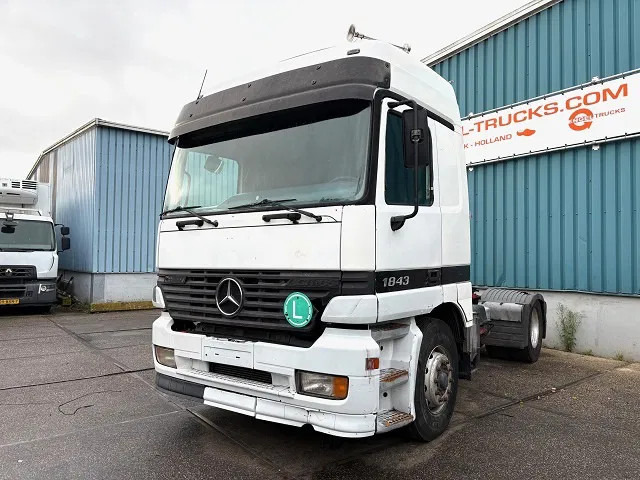 Mercedes-Benz Actros 1843 LS (MP1) (EPS WITH CLUTCH (3 PEDALS) / AIRCONDITIONING / SUNVISOR / ETC.) - Tegljač: slika Mercedes-Benz Actros 1843 LS (MP1) (EPS WITH CLUTCH (3 PEDALS) / AIRCONDITIONING / SUNVISOR / ETC.) - Tegljač Mercedes-Benz Actros 1843 LS (MP1) (EPS WITH CLUTCH (3 PEDALS) / AIRCONDITIONING / SUNVISOR / ETC.) - Tegljač: slika Mercedes-Benz Actros 1843 LS (MP1) (EPS WITH CLUTCH (3 PEDALS) / AIRCONDITIONING / SUNVISOR / ETC.) - Tegljač