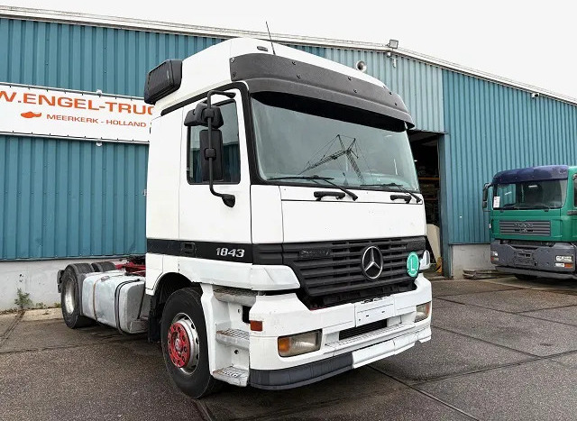 Mercedes-Benz Actros 1843 LS (MP1) (EPS WITH CLUTCH (3 PEDALS) / AIRCONDITIONING / SUNVISOR / ETC.) - Tegljač: slika Mercedes-Benz Actros 1843 LS (MP1) (EPS WITH CLUTCH (3 PEDALS) / AIRCONDITIONING / SUNVISOR / ETC.) - Tegljač Mercedes-Benz Actros 1843 LS (MP1) (EPS WITH CLUTCH (3 PEDALS) / AIRCONDITIONING / SUNVISOR / ETC.) - Tegljač: slika Mercedes-Benz Actros 1843 LS (MP1) (EPS WITH CLUTCH (3 PEDALS) / AIRCONDITIONING / SUNVISOR / ETC.) - Tegljač