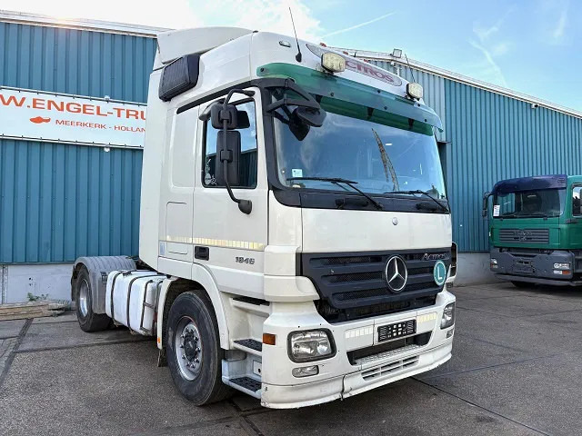 Mercedes-Benz Actros 1846 LS (MP2) (EPS WITH CLUTCH / RETARDER / 3-PEDALS/ AIRCONDITIONING / ETC) - Tegljač: slika Mercedes-Benz Actros 1846 LS (MP2) (EPS WITH CLUTCH / RETARDER / 3-PEDALS/ AIRCONDITIONING / ETC) - Tegljač Mercedes-Benz Actros 1846 LS (MP2) (EPS WITH CLUTCH / RETARDER / 3-PEDALS/ AIRCONDITIONING / ETC) - Tegljač: slika Mercedes-Benz Actros 1846 LS (MP2) (EPS WITH CLUTCH / RETARDER / 3-PEDALS/ AIRCONDITIONING / ETC) - Tegljač
