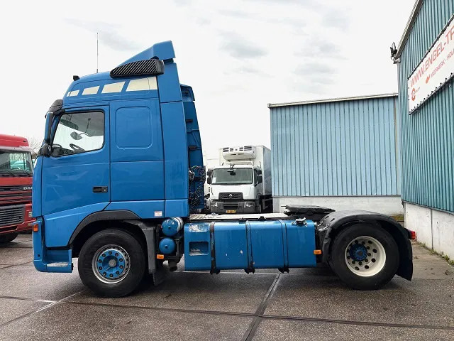 Volvo FH 400 GLOBETROTTER (VIN: 7B446149 / I-SHIFT / ADR-VLG / AIRCONDITIONING / COMPLETE SPOILERSET ON CABIN) - Tegljač: slika Volvo FH 400 GLOBETROTTER (VIN: 7B446149 / I-SHIFT / ADR-VLG / AIRCONDITIONING / COMPLETE SPOILERSET ON CABIN) - Tegljač Volvo FH 400 GLOBETROTTER (VIN: 7B446149 / I-SHIFT / ADR-VLG / AIRCONDITIONING / COMPLETE SPOILERSET ON CABIN) - Tegljač: slika Volvo FH 400 GLOBETROTTER (VIN: 7B446149 / I-SHIFT / ADR-VLG / AIRCONDITIONING / COMPLETE SPOILERSET ON CABIN) - Tegljač