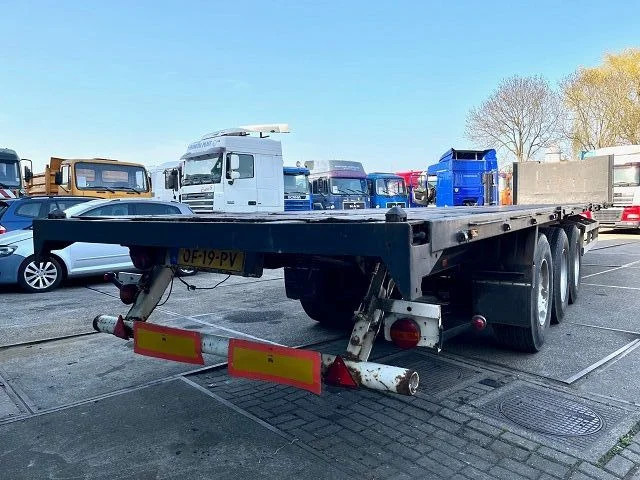 Van Hool 3B1047 13.60M. FLATBED TRAILER WITH 40FT TWISTLOCKS (SAF-AXLES / DISC BRAKES / 40FT TWISTLOCKS) - Poluprikolica plato/ Otvoreni sanduk: slika Van Hool 3B1047 13.60M. FLATBED TRAILER WITH 40FT TWISTLOCKS (SAF-AXLES / DISC BRAKES / 40FT TWISTLOCKS) - Poluprikolica plato/ Otvoreni sanduk Van Hool 3B1047 13.60M. FLATBED TRAILER WITH 40FT TWISTLOCKS (SAF-AXLES / DISC BRAKES / 40FT TWISTLOCKS) - Poluprikolica plato/ Otvoreni sanduk: slika Van Hool 3B1047 13.60M. FLATBED TRAILER WITH 40FT TWISTLOCKS (SAF-AXLES / DISC BRAKES / 40FT TWISTLOCKS) - Poluprikolica plato/ Otvoreni sanduk