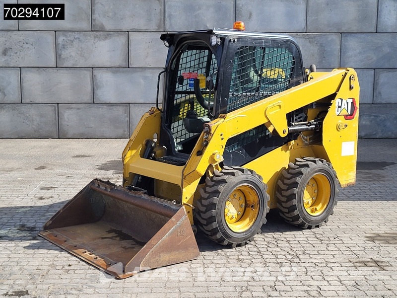 Caterpillar 226 D3 BUCKET + FORKS - Mini utovarivač: slika Caterpillar 226 D3 BUCKET + FORKS - Mini utovarivač Caterpillar 226 D3 BUCKET + FORKS - Mini utovarivač: slika Caterpillar 226 D3 BUCKET + FORKS - Mini utovarivač
