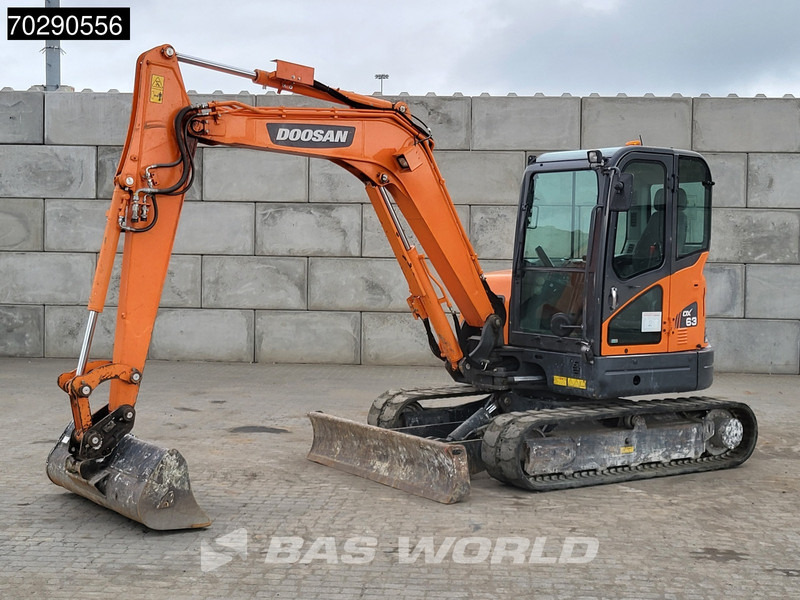 Doosan DX63-3 3 BUCKETS - A/C - Mini bager: slika Doosan DX63-3 3 BUCKETS - A/C - Mini bager Doosan DX63-3 3 BUCKETS - A/C - Mini bager: slika Doosan DX63-3 3 BUCKETS - A/C - Mini bager