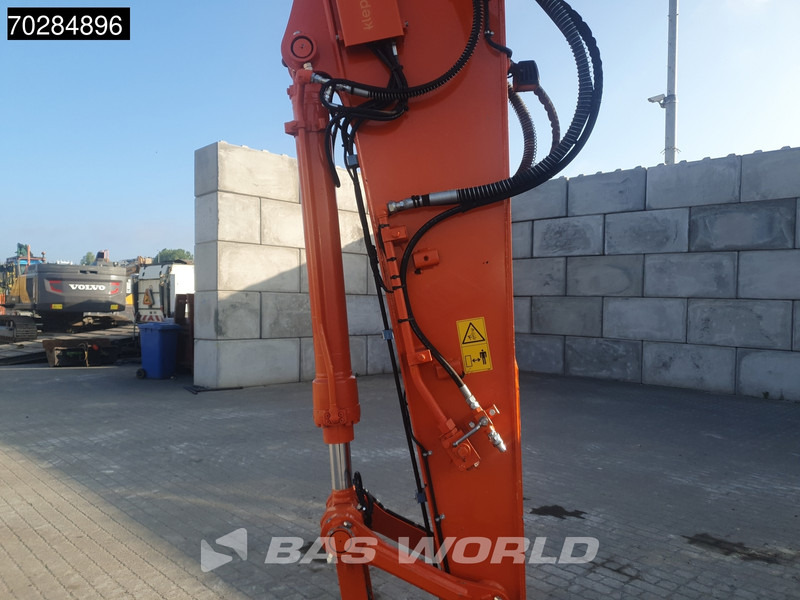 Bager na kotačima Hitachi ZX140W -6 OUTRIGGERS + BLADE: slika Bager na kotačima Hitachi ZX140W -6 OUTRIGGERS + BLADE