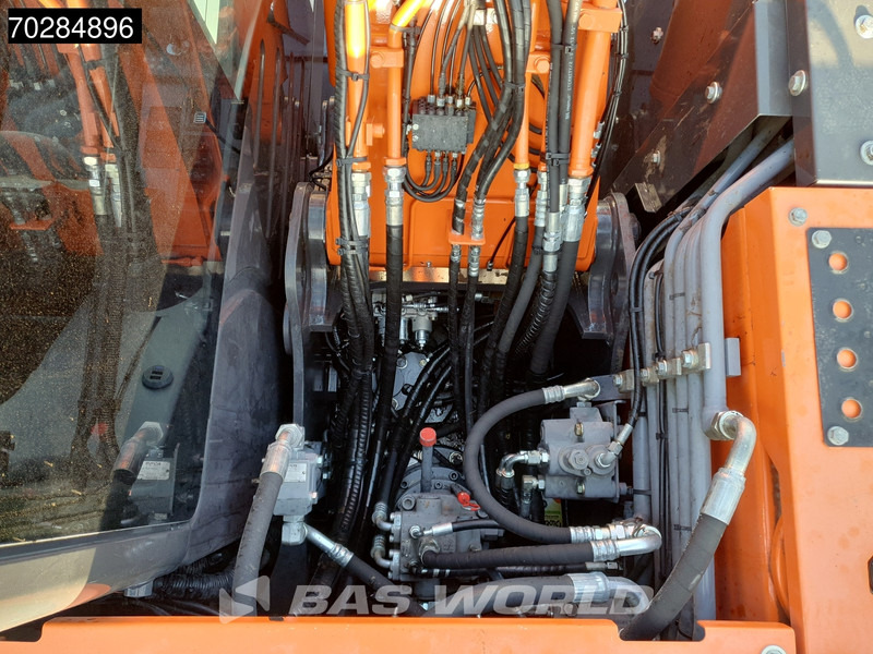 Bager na kotačima Hitachi ZX140W -6 OUTRIGGERS + BLADE: slika Bager na kotačima Hitachi ZX140W -6 OUTRIGGERS + BLADE