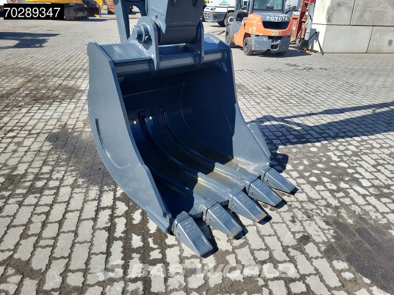 Zakup Hyundai R210 Hyundai R210: slika Zakup Hyundai R210 Hyundai R210