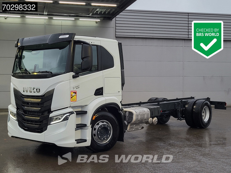 Iveco S-Way 340 4X2 NEW chassis! Automatic Navi ACC LED Euro 6 - Kamion-šasija: slika Iveco S-Way 340 4X2 NEW chassis! Automatic Navi ACC LED Euro 6 - Kamion-šasija Iveco S-Way 340 4X2 NEW chassis! Automatic Navi ACC LED Euro 6 - Kamion-šasija: slika Iveco S-Way 340 4X2 NEW chassis! Automatic Navi ACC LED Euro 6 - Kamion-šasija