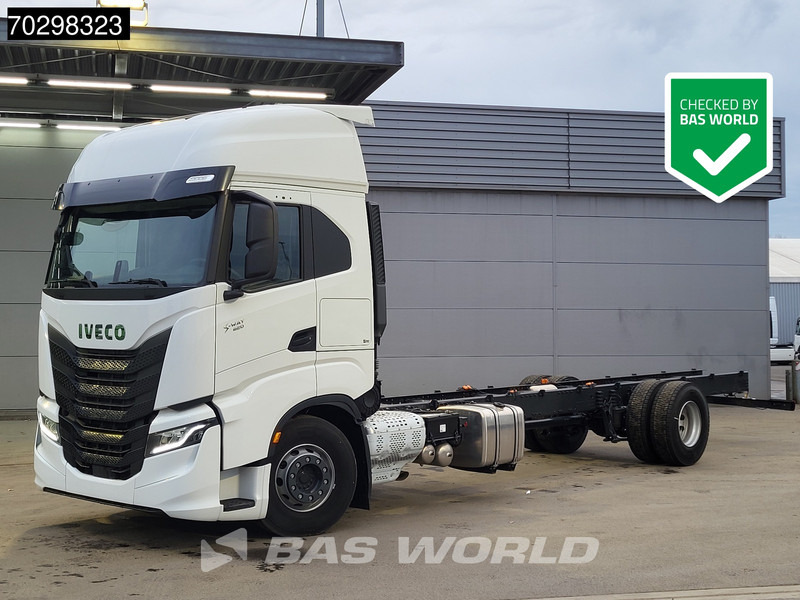 Iveco S-Way 420 4X2 NEW! Chassis, Automatic Standklima 2xTanks Euro 6 - Kamion-šasija: slika Iveco S-Way 420 4X2 NEW! Chassis, Automatic Standklima 2xTanks Euro 6 - Kamion-šasija Iveco S-Way 420 4X2 NEW! Chassis, Automatic Standklima 2xTanks Euro 6 - Kamion-šasija: slika Iveco S-Way 420 4X2 NEW! Chassis, Automatic Standklima 2xTanks Euro 6 - Kamion-šasija
