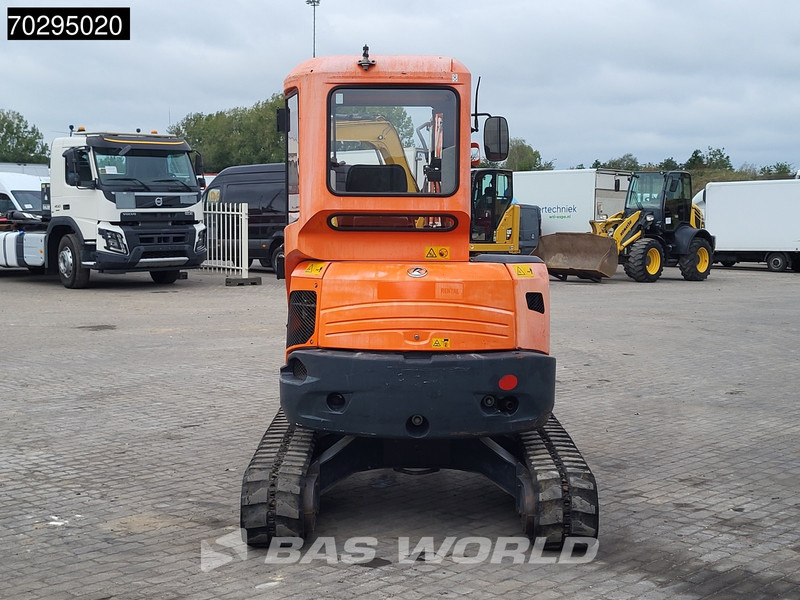 Kubota U35 -3a3 - Mini bager: slika Kubota U35 -3a3 - Mini bager Kubota U35 -3a3 - Mini bager: slika Kubota U35 -3a3 - Mini bager