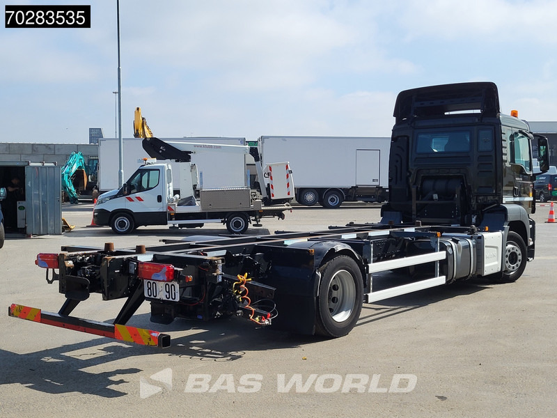MAN TGS 18.360 834 4X2 19tonner BDF Automatic Navi Euro 6 - Transporter kontejnera/ Kamion s izmjenjivim sanducima: slika MAN TGS 18.360 834 4X2 19tonner BDF Automatic Navi Euro 6 - Transporter kontejnera/ Kamion s izmjenjivim sanducima MAN TGS 18.360 834 4X2 19tonner BDF Automatic Navi Euro 6 - Transporter kontejnera/ Kamion s izmjenjivim sanducima: slika MAN TGS 18.360 834 4X2 19tonner BDF Automatic Navi Euro 6 - Transporter kontejnera/ Kamion s izmjenjivim sanducima