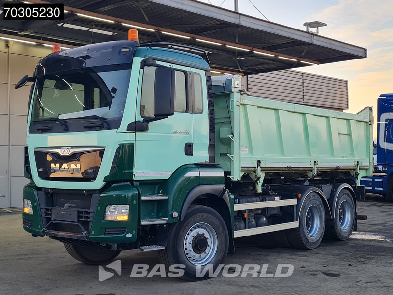 Kiper MAN TGS 26.480 6X6 13 m³ 2-way tipper Tarpaulin 6x6 Hydrodrive Big-Axle Euro 6: slika Kiper MAN TGS 26.480 6X6 13 m³ 2-way tipper Tarpaulin 6x6 Hydrodrive Big-Axle Euro 6