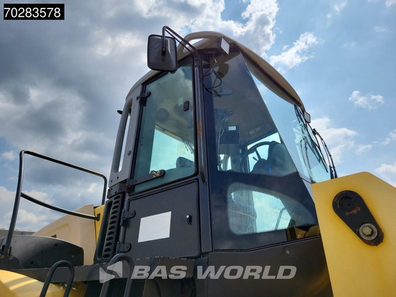 Utovarivač na kotačima New Holland W270: slika Utovarivač na kotačima New Holland W270