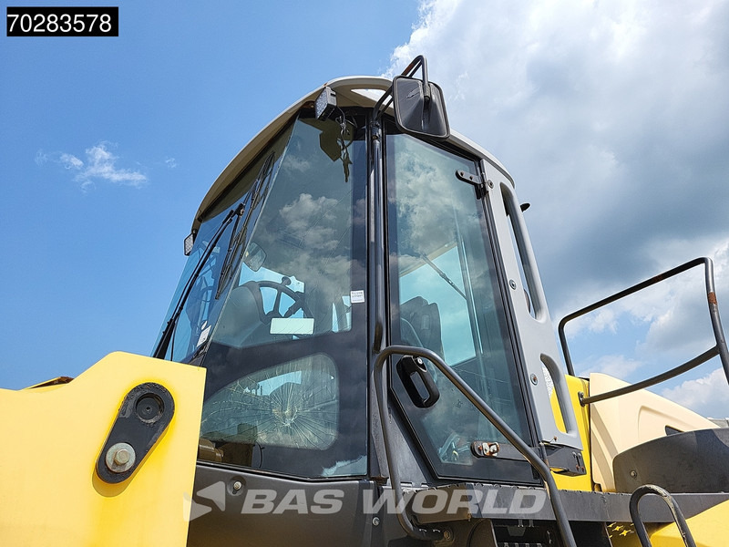 Utovarivač na kotačima New Holland W270: slika Utovarivač na kotačima New Holland W270
