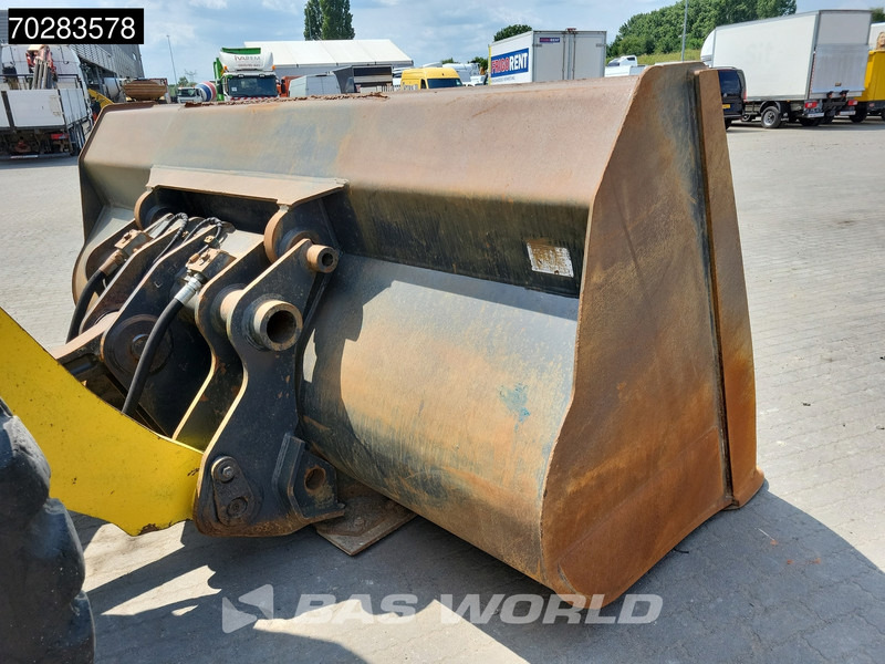 Utovarivač na kotačima New Holland W270: slika Utovarivač na kotačima New Holland W270