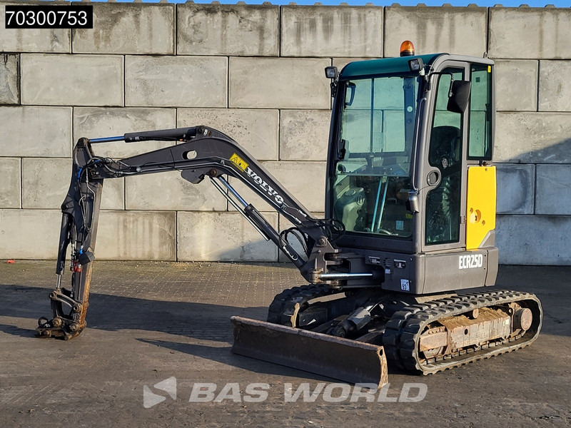 Volvo ECR25 D - Mini bager: slika Volvo ECR25 D - Mini bager Volvo ECR25 D - Mini bager: slika Volvo ECR25 D - Mini bager