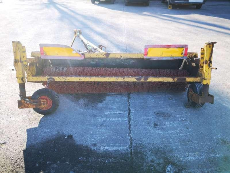 BALAIS 3 POINTS - Metla: slika BALAIS 3 POINTS - Metla BALAIS 3 POINTS - Metla: slika BALAIS 3 POINTS - Metla