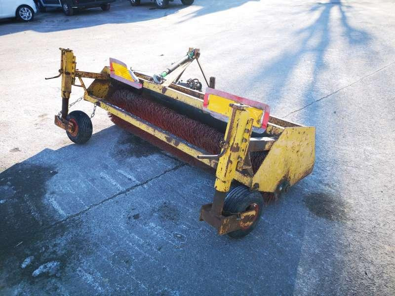 BALAIS 3 POINTS - Metla: slika BALAIS 3 POINTS - Metla BALAIS 3 POINTS - Metla: slika BALAIS 3 POINTS - Metla