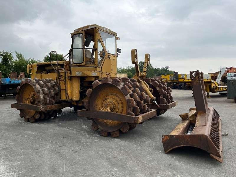 Caterpillar 825 + porte engins - Kompaktor: slika Caterpillar 825 + porte engins - Kompaktor Caterpillar 825 + porte engins - Kompaktor: slika Caterpillar 825 + porte engins - Kompaktor
