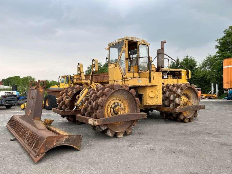 Caterpillar 825 + porte engins - Kompaktor: slika Caterpillar 825 + porte engins - Kompaktor Caterpillar 825 + porte engins - Kompaktor: slika Caterpillar 825 + porte engins - Kompaktor