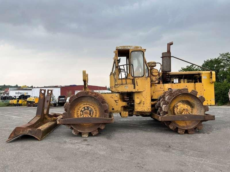 Caterpillar 825 + porte engins - Kompaktor: slika Caterpillar 825 + porte engins - Kompaktor Caterpillar 825 + porte engins - Kompaktor: slika Caterpillar 825 + porte engins - Kompaktor