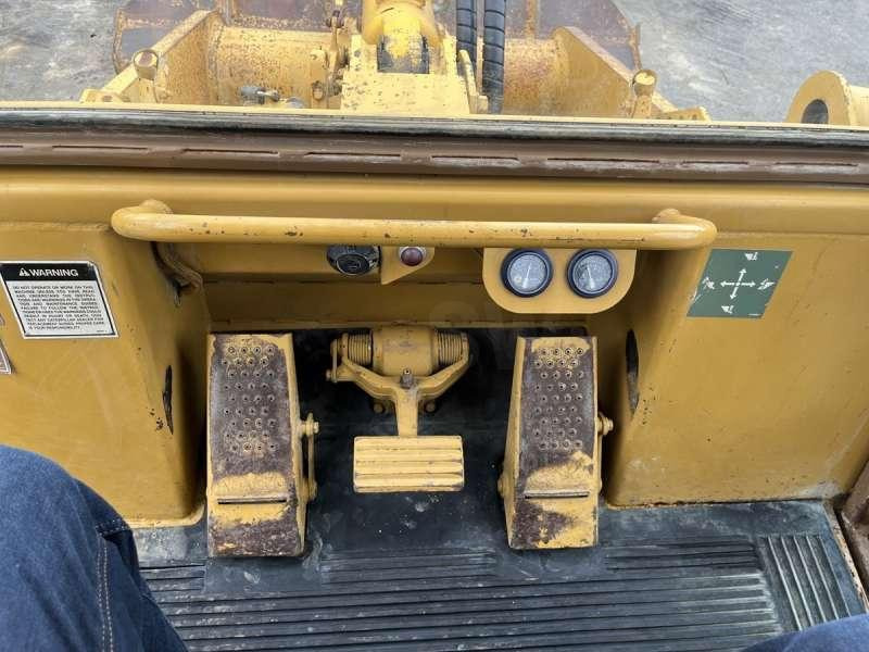 Utovarivač gusjeničar Caterpillar 943: slika Utovarivač gusjeničar Caterpillar 943
