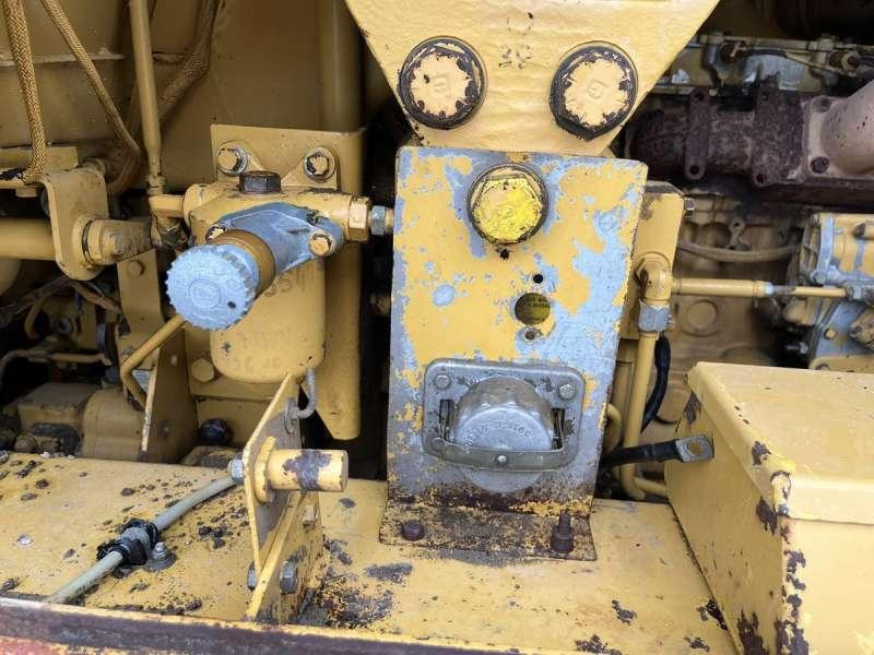 Utovarivač gusjeničar Caterpillar 943: slika Utovarivač gusjeničar Caterpillar 943