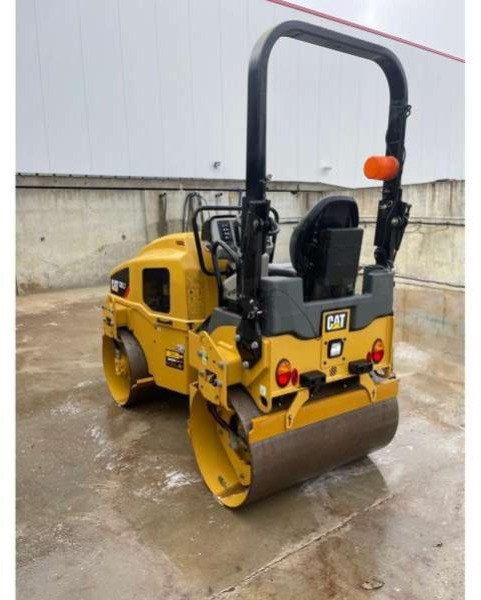 Caterpillar CB2.7 - Cestovni valjak: slika Caterpillar CB2.7 - Cestovni valjak Caterpillar CB2.7 - Cestovni valjak: slika Caterpillar CB2.7 - Cestovni valjak