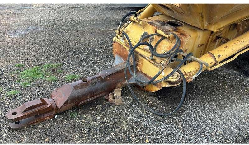 Caterpillar D250B - Kiper prikolica: slika Caterpillar D250B - Kiper prikolica Caterpillar D250B - Kiper prikolica: slika Caterpillar D250B - Kiper prikolica