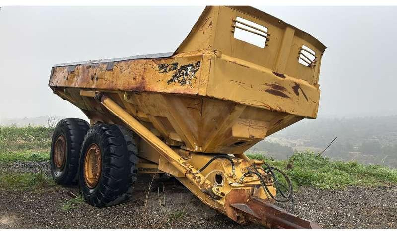 Caterpillar D250B - Kiper prikolica: slika Caterpillar D250B - Kiper prikolica Caterpillar D250B - Kiper prikolica: slika Caterpillar D250B - Kiper prikolica