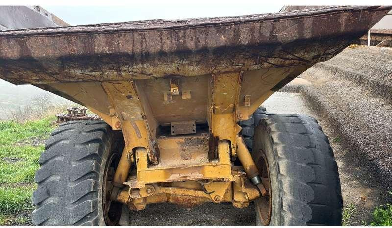 Caterpillar D250B - Kiper prikolica: slika Caterpillar D250B - Kiper prikolica Caterpillar D250B - Kiper prikolica: slika Caterpillar D250B - Kiper prikolica