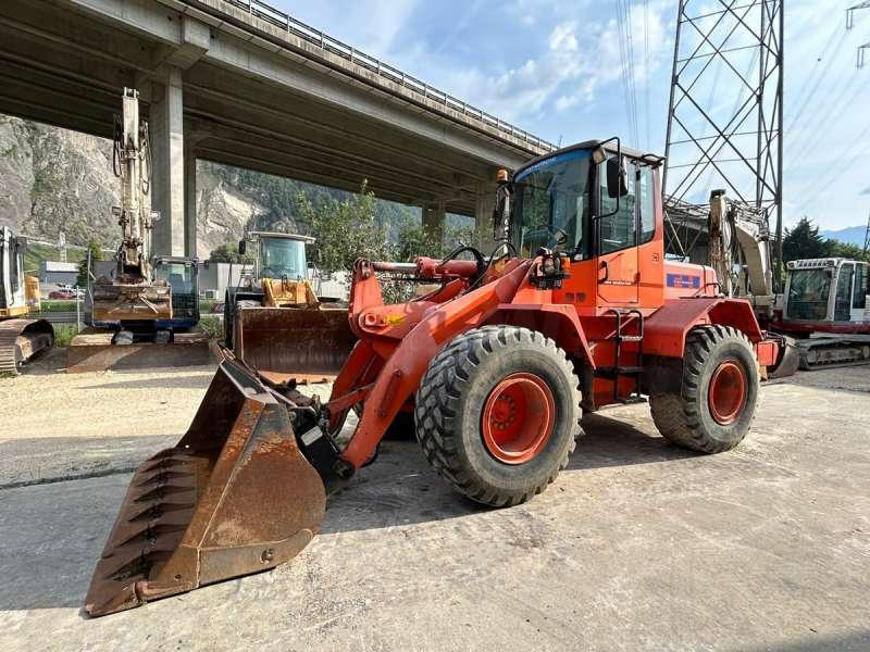 Hitachi W130A - Utovarivač na kotačima: slika Hitachi W130A - Utovarivač na kotačima Hitachi W130A - Utovarivač na kotačima: slika Hitachi W130A - Utovarivač na kotačima
