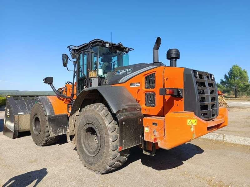 Hitachi ZW220-7 - Utovarivač na kotačima: slika Hitachi ZW220-7 - Utovarivač na kotačima Hitachi ZW220-7 - Utovarivač na kotačima: slika Hitachi ZW220-7 - Utovarivač na kotačima