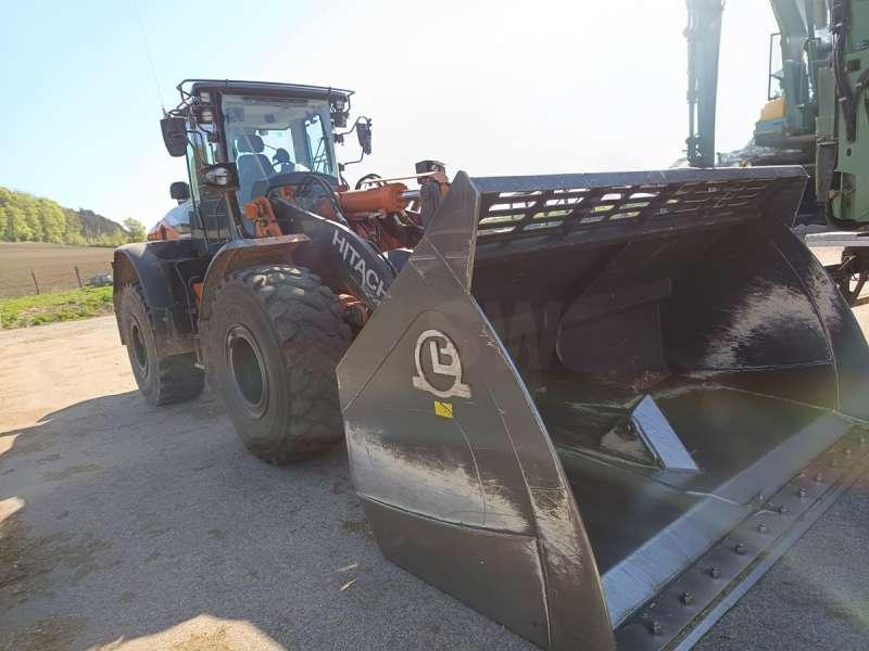 Hitachi ZW220-7 - Utovarivač na kotačima: slika Hitachi ZW220-7 - Utovarivač na kotačima Hitachi ZW220-7 - Utovarivač na kotačima: slika Hitachi ZW220-7 - Utovarivač na kotačima