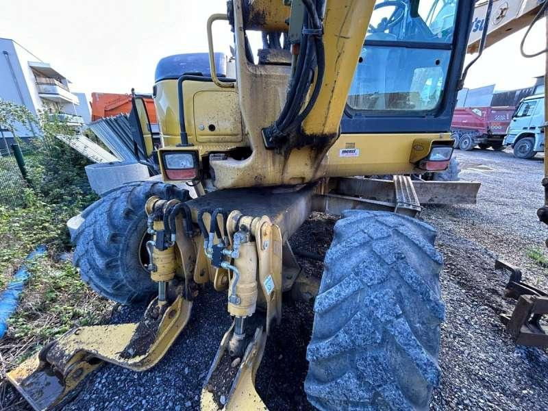 Bager na kotačima Komatsu PW98MR-6: slika Bager na kotačima Komatsu PW98MR-6