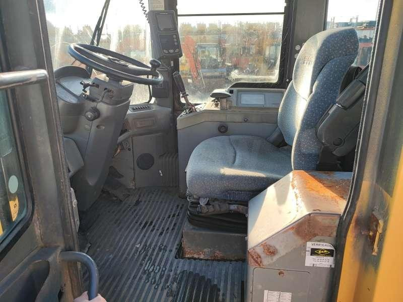 Utovarivač na kotačima Komatsu WA270-3: slika Utovarivač na kotačima Komatsu WA270-3