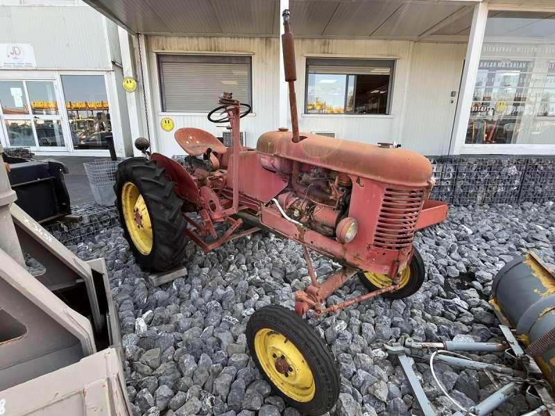 MASSEY-HARRIS PONY 812 - Traktor: slika MASSEY-HARRIS PONY 812 - Traktor MASSEY-HARRIS PONY 812 - Traktor: slika MASSEY-HARRIS PONY 812 - Traktor