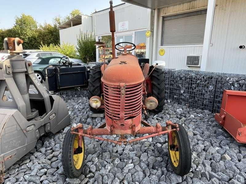 MASSEY-HARRIS PONY 812 - Traktor: slika MASSEY-HARRIS PONY 812 - Traktor MASSEY-HARRIS PONY 812 - Traktor: slika MASSEY-HARRIS PONY 812 - Traktor