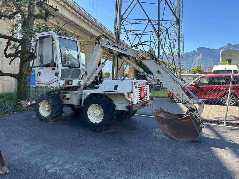 Mecalac Pelle sur Pneus 8CXI - Bager na kotačima: slika Mecalac Pelle sur Pneus 8CXI - Bager na kotačima Mecalac Pelle sur Pneus 8CXI - Bager na kotačima: slika Mecalac Pelle sur Pneus 8CXI - Bager na kotačima