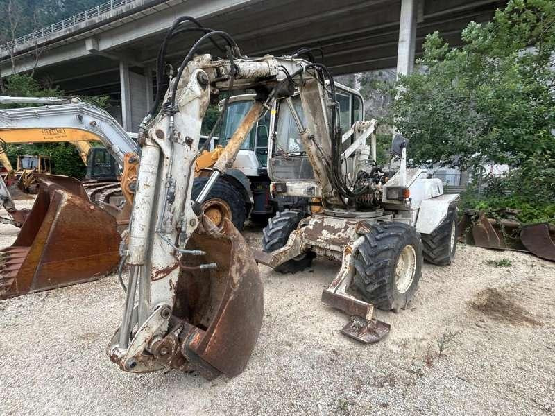 Mecalac Pelle sur Pneus 8CXI - Bager na kotačima: slika Mecalac Pelle sur Pneus 8CXI - Bager na kotačima Mecalac Pelle sur Pneus 8CXI - Bager na kotačima: slika Mecalac Pelle sur Pneus 8CXI - Bager na kotačima