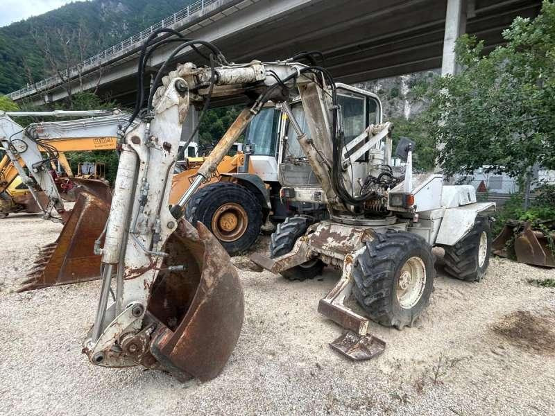 Mecalac Pelle sur Pneus 8CXI - Bager na kotačima: slika Mecalac Pelle sur Pneus 8CXI - Bager na kotačima Mecalac Pelle sur Pneus 8CXI - Bager na kotačima: slika Mecalac Pelle sur Pneus 8CXI - Bager na kotačima