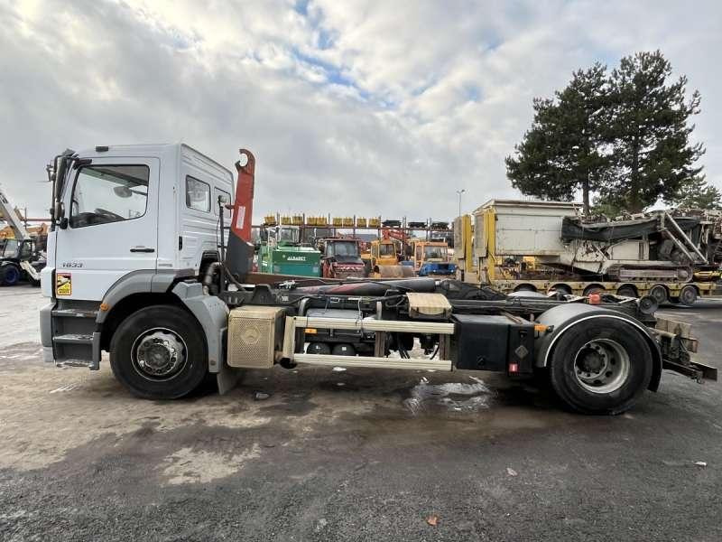 Mercedes AXOR 1833 - Kamion s kukastom dizalicom: slika Mercedes AXOR 1833 - Kamion s kukastom dizalicom Mercedes AXOR 1833 - Kamion s kukastom dizalicom: slika Mercedes AXOR 1833 - Kamion s kukastom dizalicom