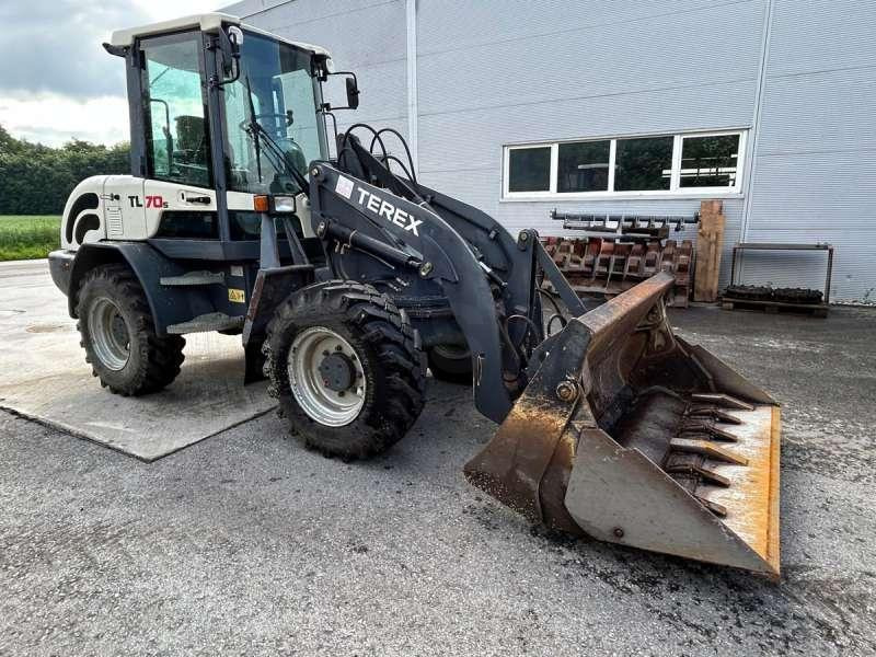Terex TL70S - Utovarivač na kotačima: slika Terex TL70S - Utovarivač na kotačima Terex TL70S - Utovarivač na kotačima: slika Terex TL70S - Utovarivač na kotačima