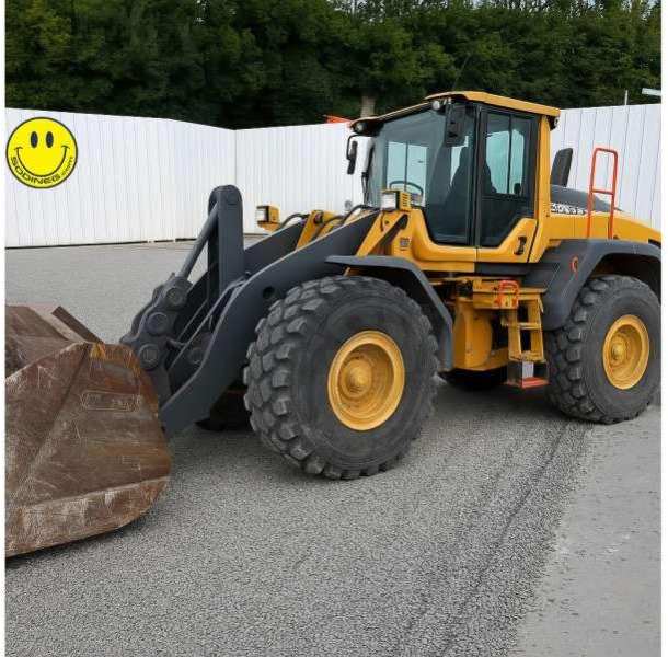 Volvo L110H - Utovarivač na kotačima: slika Volvo L110H - Utovarivač na kotačima Volvo L110H - Utovarivač na kotačima: slika Volvo L110H - Utovarivač na kotačima