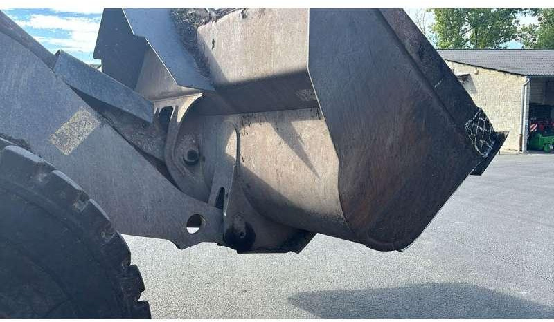 Utovarivač na kotačima Volvo L180E: slika Utovarivač na kotačima Volvo L180E Utovarivač na kotačima Volvo L180E: slika Utovarivač na kotačima Volvo L180E