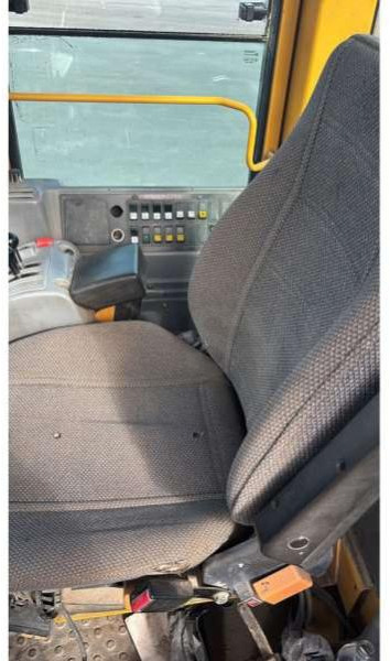 Utovarivač na kotačima Volvo L180E: slika Utovarivač na kotačima Volvo L180E Utovarivač na kotačima Volvo L180E: slika Utovarivač na kotačima Volvo L180E