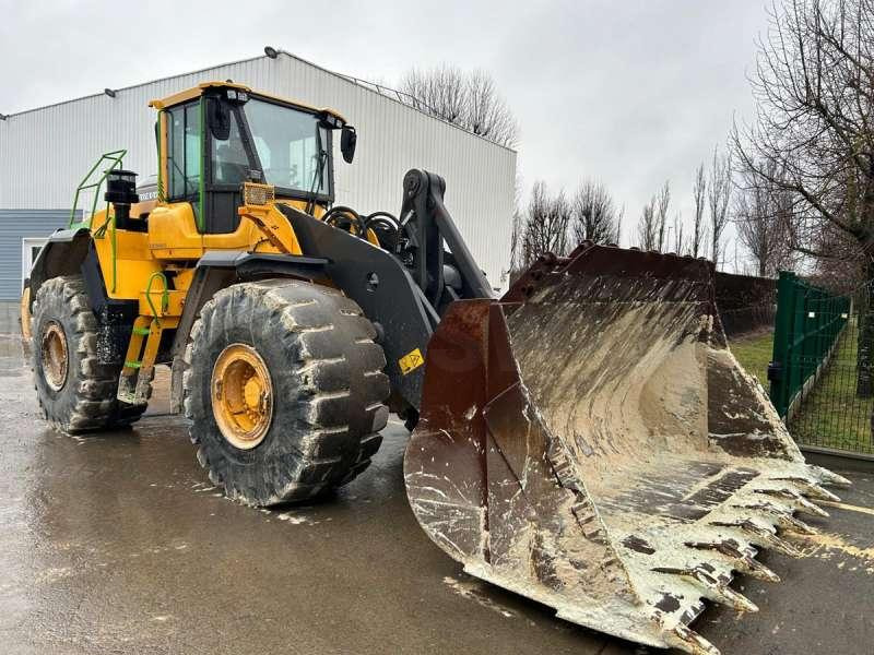 Volvo L220H - Utovarivač na kotačima: slika Volvo L220H - Utovarivač na kotačima Volvo L220H - Utovarivač na kotačima: slika Volvo L220H - Utovarivač na kotačima