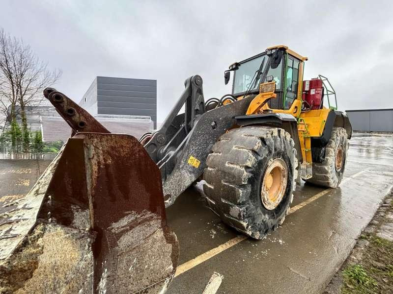 Volvo L220H - Utovarivač na kotačima: slika Volvo L220H - Utovarivač na kotačima Volvo L220H - Utovarivač na kotačima: slika Volvo L220H - Utovarivač na kotačima