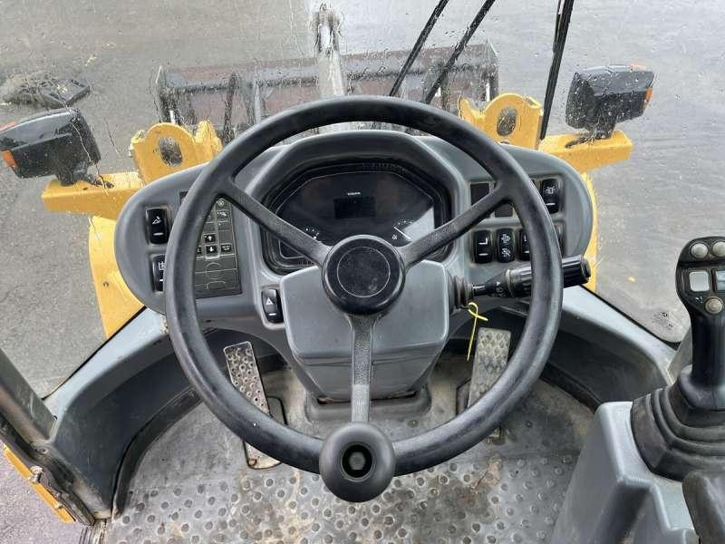 Utovarivač na kotačima Volvo L30G: slika Utovarivač na kotačima Volvo L30G