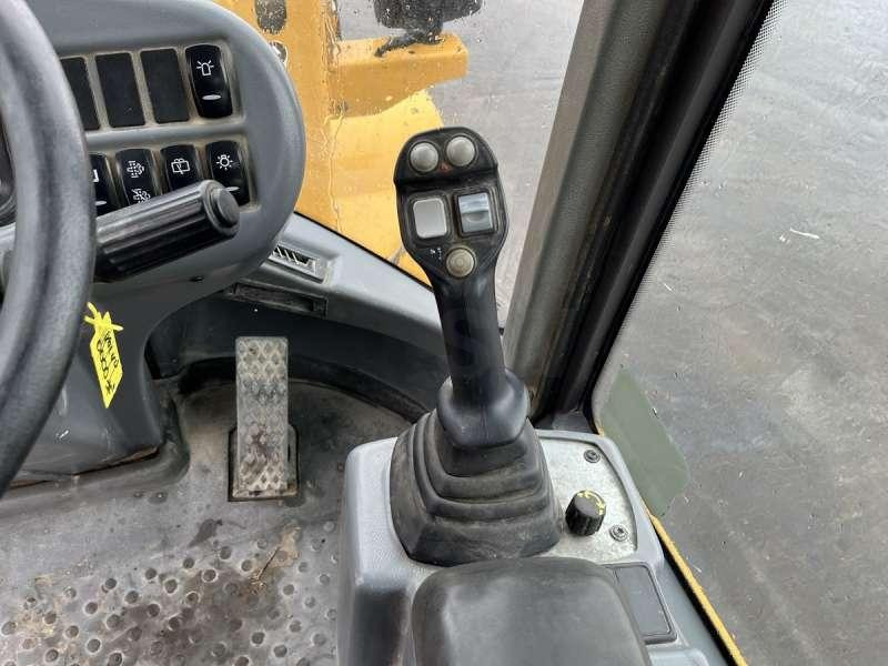 Utovarivač na kotačima Volvo L30G: slika Utovarivač na kotačima Volvo L30G